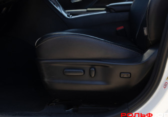 Подержанный автомобиль Toyota Venza 2013 года (16 фото)