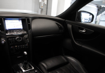 Подержанный автомобиль Infiniti FX 2012 года (23 фото)