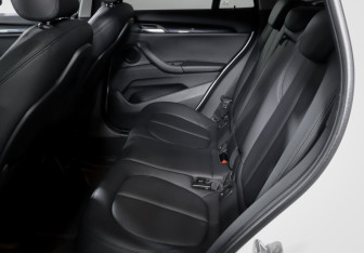 Подержанный автомобиль BMW X1 2018 года (10 фото)