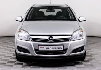 Подержанный автомобиль Opel Astra Wagon 2014 года (2 фото)