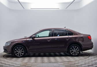 Подержанный автомобиль Volkswagen Jetta Sedan 2015 года (8 фото)