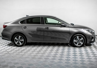 Подержанный автомобиль Kia Cerato Sedan 2019 года (4 фото)