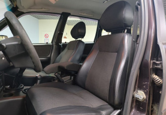 Подержанный автомобиль Chevrolet Niva 2010 года (10 фото)