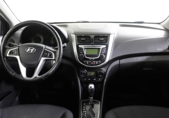 Подержанный автомобиль Hyundai Solaris Sedan 2012 года (6 фото)