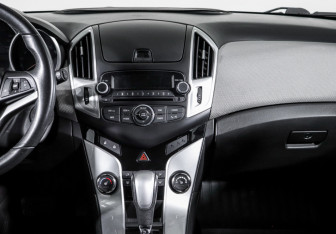 Подержанный автомобиль Chevrolet Cruze Hatchback 2013 года (13 фото)
