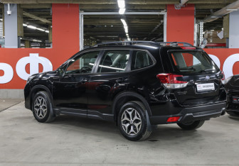 Подержанный автомобиль Subaru Forester Suv 2020 года (7 фото)