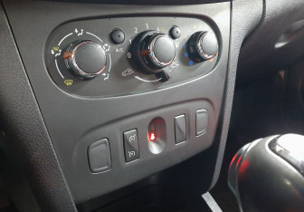 Подержанный автомобиль Renault Sandero 2020 года (16 фото)