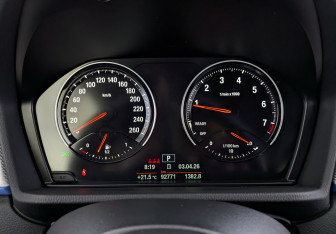 Подержанный автомобиль BMW X1 2021 года (13 фото)