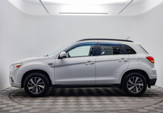 Подержанный автомобиль Mitsubishi ASX 2011 года (8 фото)