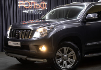 Подержанный автомобиль Toyota Land Cruiser Prado 2010 года (23 фото)