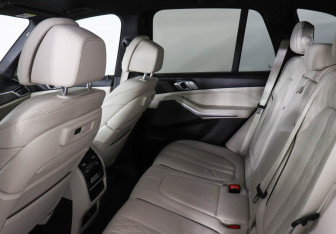 Подержанный автомобиль BMW X5 2020 года (14 фото)