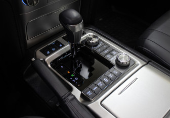 Подержанный автомобиль Toyota Land Cruiser Suv 2019 года (18 фото)