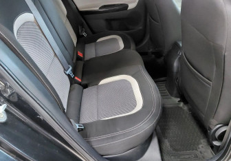 Подержанный автомобиль Kia Ceed Hatchback 2012 года (18 фото)