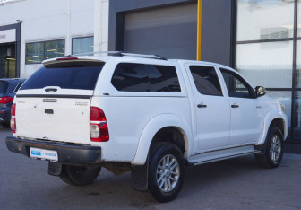 Подержанный автомобиль Toyota Hilux 2013 года (5 фото)