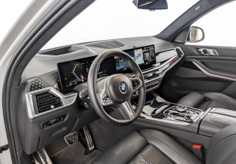 Подержанный автомобиль BMW X7 2022 года (16 фото)
