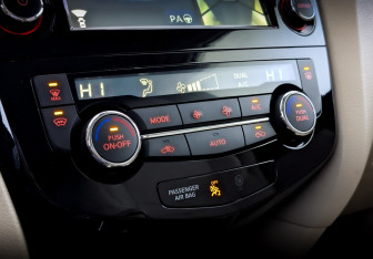 Подержанный автомобиль Nissan X-Trail 2016 года (30 фото)