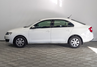 Подержанный автомобиль Skoda Rapid Liftback 2019 года (8 фото)