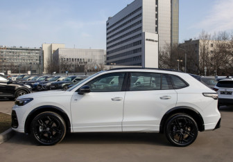 Новый Volkswagen Tiguan 2025 (12 фото)