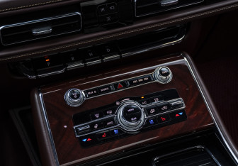 Подержанный автомобиль Lincoln Aviator 2020 года (20 фото)