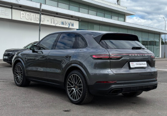 Подержанный автомобиль Porsche Cayenne 2020 года (7 фото)