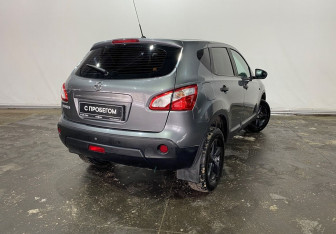 Подержанный автомобиль Nissan Qashqai 2013 года (6 фото)