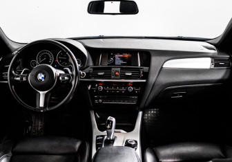 Подержанный автомобиль BMW X4 2017 года (11 фото)