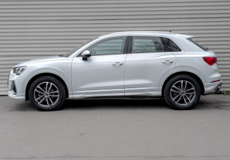 Подержанный автомобиль Audi Q3 2023 года (8 фото)