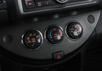 Подержанный автомобиль Nissan Note 2008 года (9 фото)