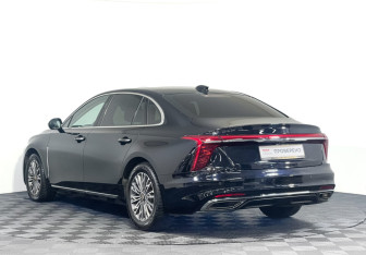 Подержанный автомобиль Hongqi H5 2023 года (7 фото)
