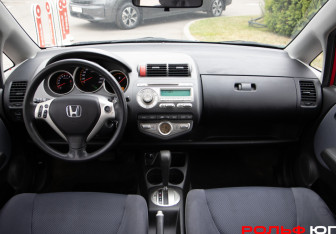 Подержанный автомобиль Honda Jazz 2008 года (11 фото)
