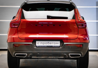 Подержанный автомобиль Volvo XC40 2019 года (5 фото)