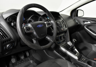 Подержанный автомобиль Ford Focus Wagon 2012 года (11 фото)