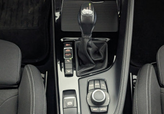 Подержанный автомобиль BMW X1 2017 года (26 фото)