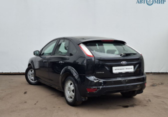 Подержанный автомобиль Ford Focus Hatchback 2010 года (7 фото)