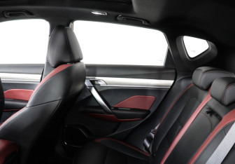 Подержанный автомобиль Geely Coolray 2022 года (12 фото)