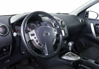 Подержанный автомобиль Nissan Qashqai 2013 года (10 фото)