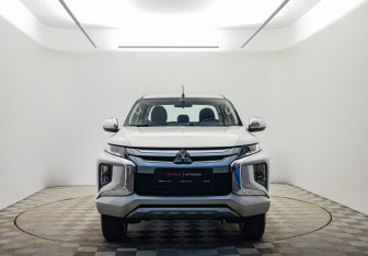 Подержанный автомобиль Mitsubishi L200 2021 года (2 фото)