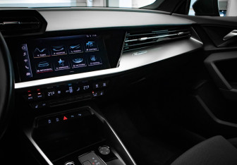 Подержанный автомобиль Audi A3 Hatchback 2021 года (21 фото)