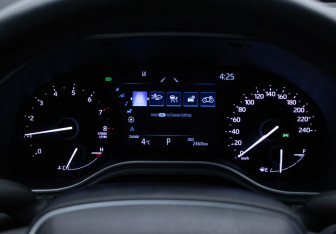 Подержанный автомобиль Toyota Avalon 2023 года (12 фото)