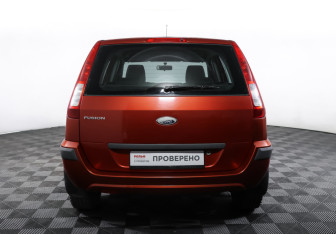 Подержанный автомобиль Ford Fusion 2007 года (6 фото)