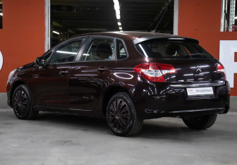 Подержанный автомобиль Citroen C4 Hatchback 2011 года (7 фото)