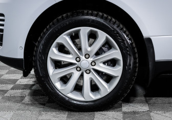 Подержанный автомобиль Land Rover Range Rover 2018 года (15 фото)