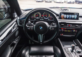 Подержанный автомобиль BMW X5 M 2016 года (13 фото)