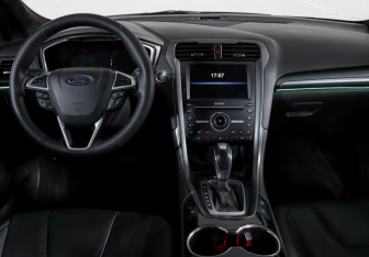 Подержанный автомобиль Ford Mondeo Sedan 2015 года (12 фото)