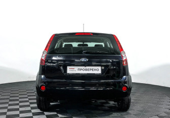 Подержанный автомобиль Ford Fiesta Hatchback 2007 года (6 фото)