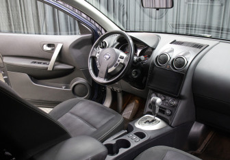 Подержанный автомобиль Nissan Qashqai 2012 года (11 фото)