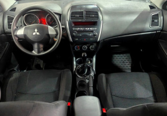 Подержанный автомобиль Mitsubishi ASX 2011 года (11 фото)