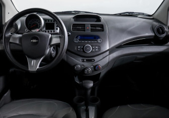 Подержанный автомобиль Chevrolet Spark 2014 года (12 фото)