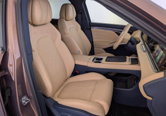 Подержанный автомобиль Voyah Free 2025 года (24 фото)