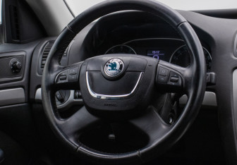 Подержанный автомобиль Skoda Octavia Wagon 2012 года (15 фото)